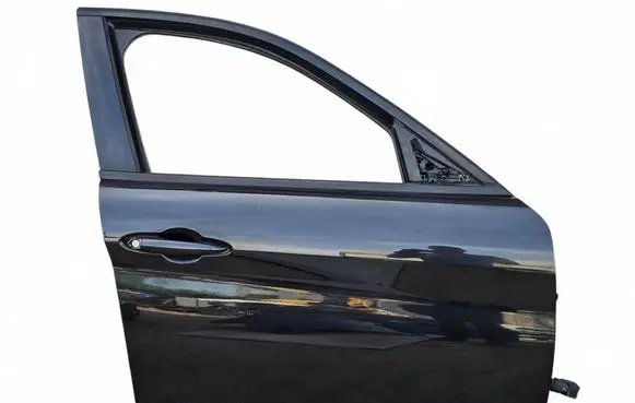 Alfa Romeo Giulia Front door 