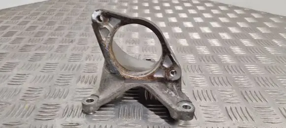 Nissan Qashqai+2 Driveshaft support bearing bracket 
