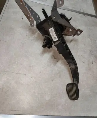 Volvo V50 Clutch pedal 4N517B633EN 31202376 10298M04