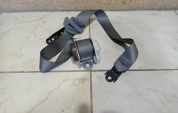 Toyota Sienna XL30 III Rear seatbelt 2431596 123481874218