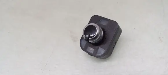 Wing mirror switch