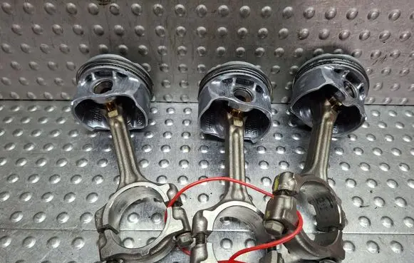 Renault Clio V Piston with connecting rod S27635611 H4D470