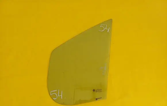 Opel Vivaro Front door window glass four-door