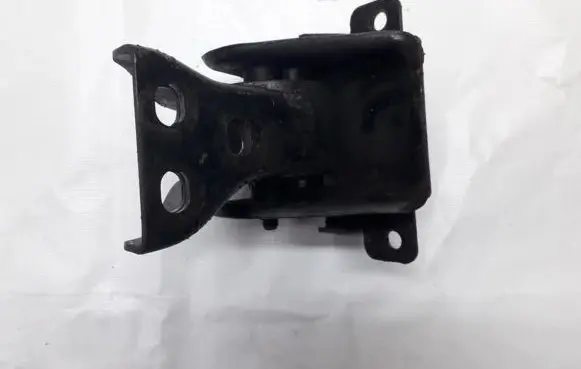 KIA Carnival Engine mount bracket