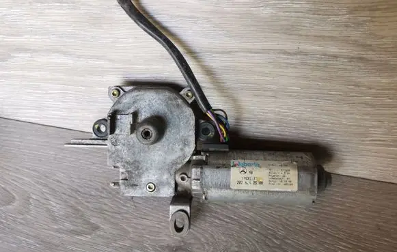 Mercedes-Benz C W202 Sunroof motor/actuator 2028200508