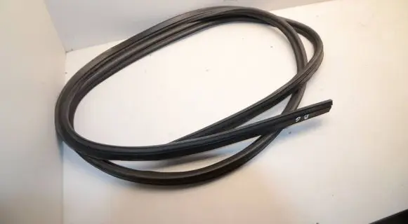 Nissan Qashqai Trunk rubber seal (body) 908304EA0B 9777