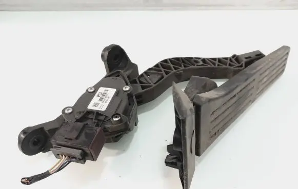 Hyundai i30 Accelerator throttle pedal 327003XXX