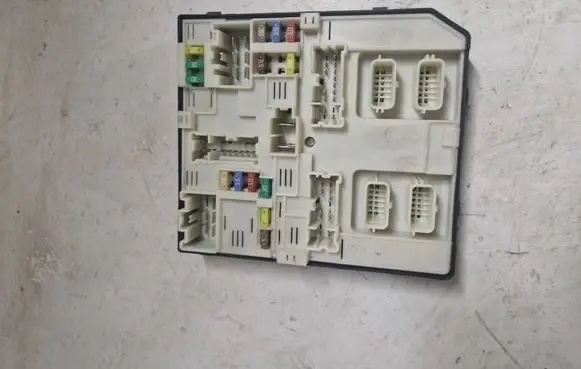 Renault Laguna III Fuse module 284B68847R