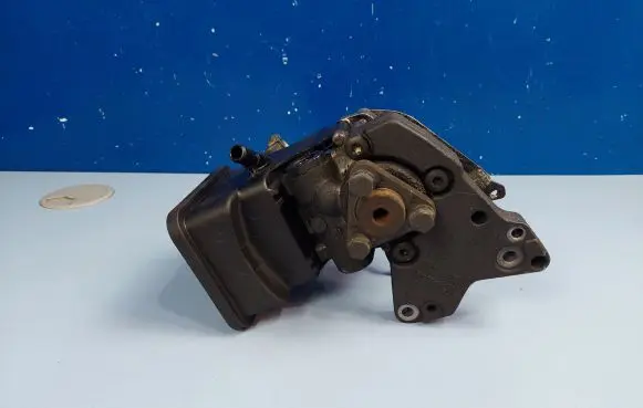 BMW 3 E46 Power steering pump 6756575 2247556