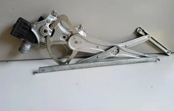 Toyota C-HR I Front door window regulator motor 69810F4010
