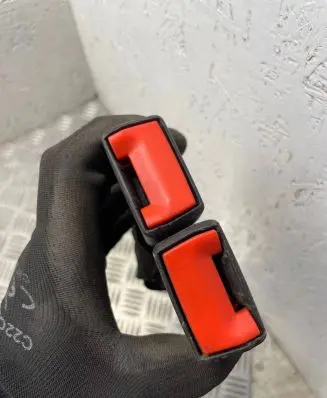 Toyota Avensis T220 Rear seatbelt buckle 00062487