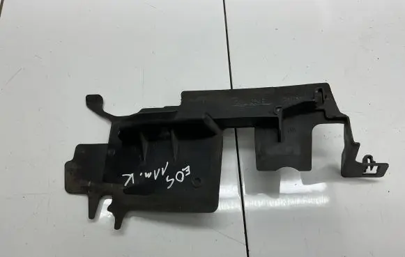 Volkswagen Eos Intercooler air guide/duct channel 1Q0121284B
