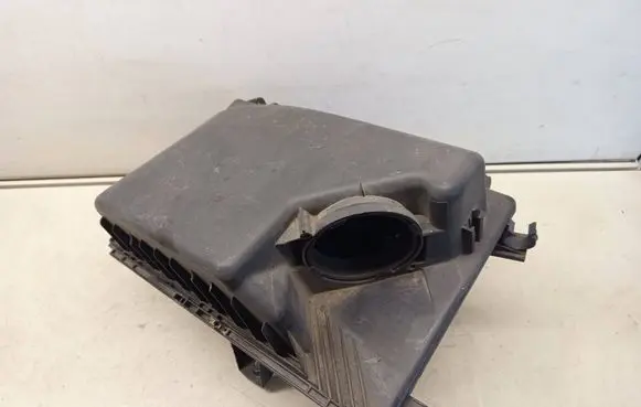 Volvo V70 Air filter box 8649673 13585