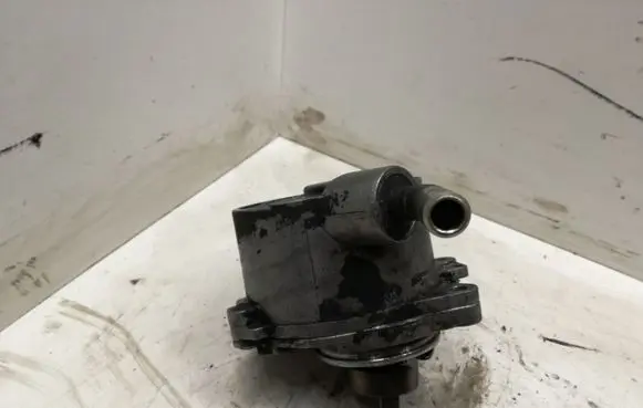 Mercedes-Benz ML W163 Vacuum pump A6122300065