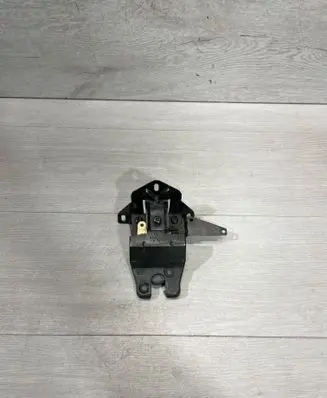 BMW 5 E39 Tailgate/trunk/boot lock/catch/latch 8168892