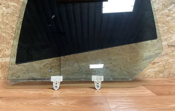 Rear door window glass