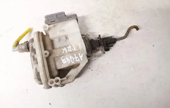 Volkswagen PASSAT B4 Central locking vacuum pump 3a0862153b