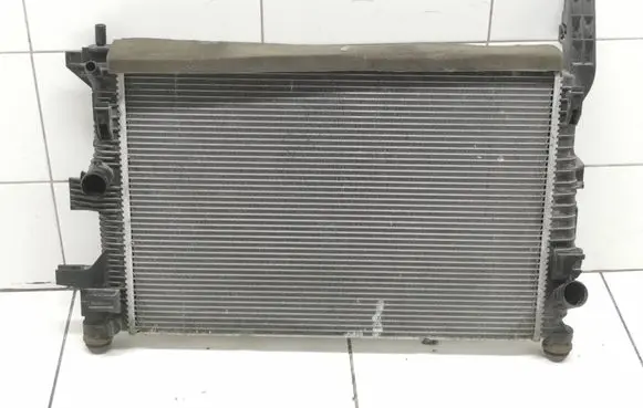 Ford Focus Coolant radiator Cv618005vc Cv618c342vc