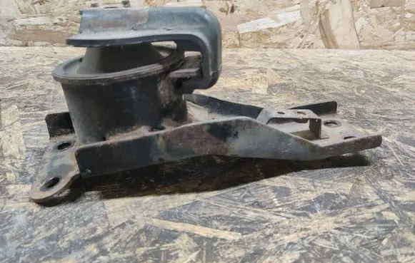 Mitsubishi Pajero Pinin Engine mount bracket MR510312