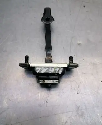 KIA Ceed Rear door check strap stopper