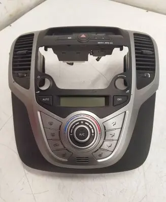 Hyundai ix20 Radio/GPS head unit trim 847431K000