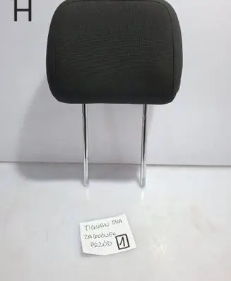 Volkswagen Tiguan Front seat headrest 