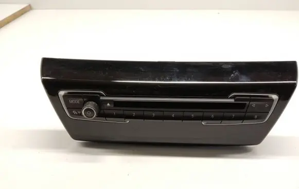 Head unit multimedia control