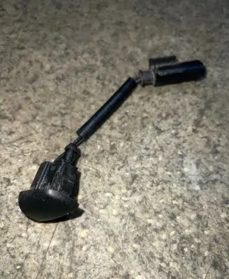 BMW 5 E60 E61 Windshield washer spray nozzle 7046060