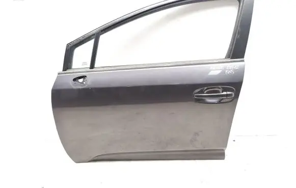 Toyota Avensis T270 Front door