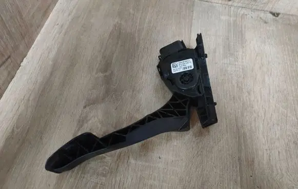 Ford S-MAX Accelerator throttle pedal 6G929F836LD