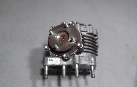 Toyota RAV 4 (XA40) Gearbox transfer box case W822W005