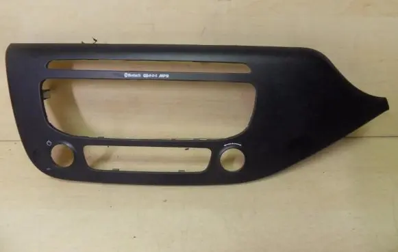 KIA Ceed Radio/GPS head unit trim 84740A2900 I3200