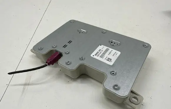 BMW 6 F12 F13 Aerial antenna amplifier 6957347