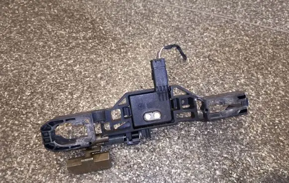 Renault Vel Satis Front door exterior handle/bracket 8200008430