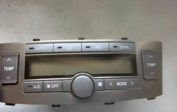 Toyota Avensis T250 Climate control unit 5590005270 MB1465704433