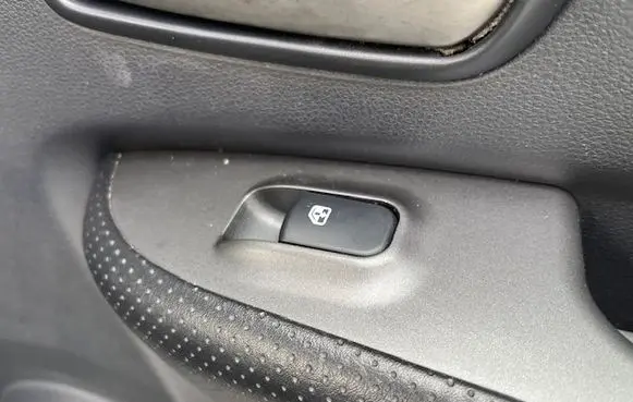 KIA Carens I Electric window control switch 