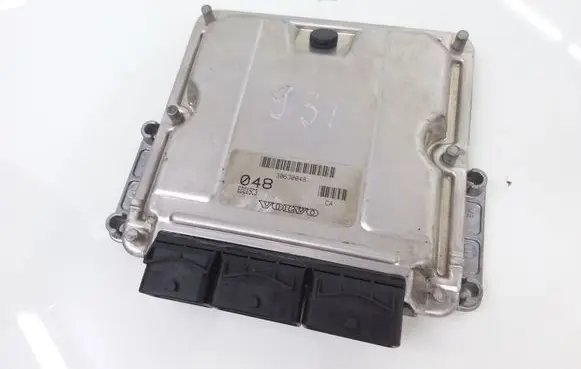 Volvo S40, V40 Engine control unit/module 0281010441 8200065996 30630048