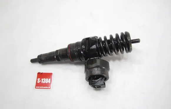 Audi A4 S4 B5 8D Fuel injector 038130073F