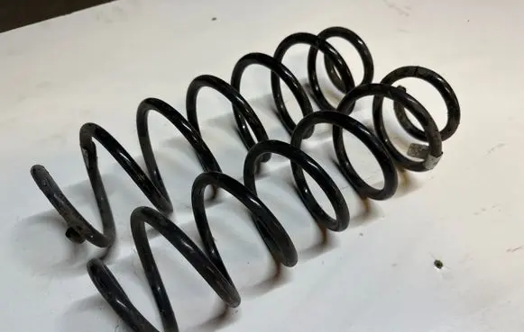 Volkswagen Golf VII Rear coil spring