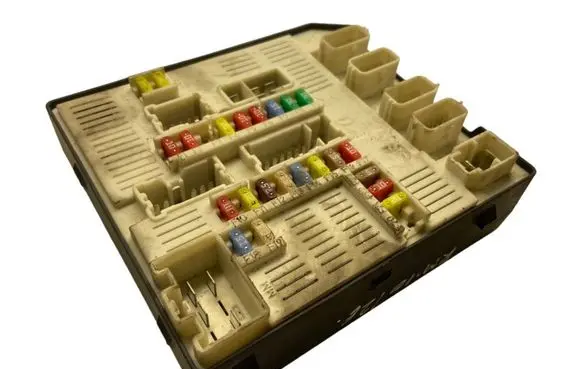 Renault Megane III Fuse box set 284B61871R 9630000093 519339402