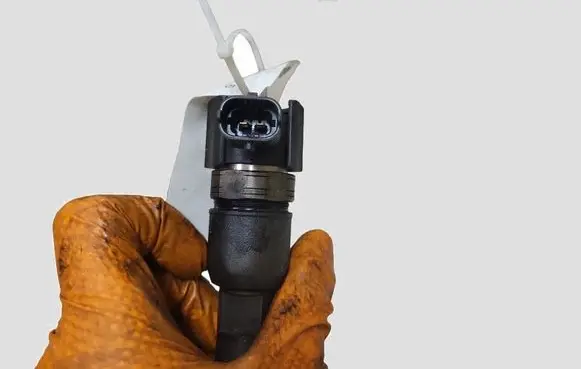 Hyundai i40 Fuel injector 0445110411
