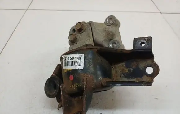 KIA Ceed Engine mount bracket