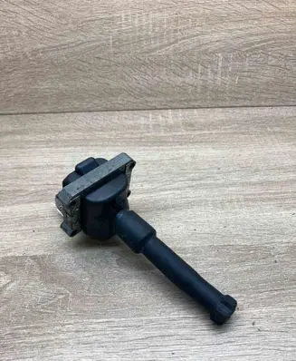 BMW 3 E36 High voltage ignition coil 1748394 0221504410