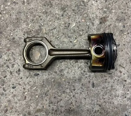 BMW 5 GT F07 Piston with connecting rod