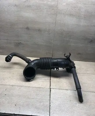 BMW 5 F10 F11 Intercooler hose/pipe 586509