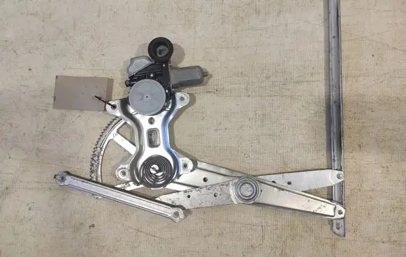 Toyota Sienna XL30 III Front door window regulator with motor 8571000T030