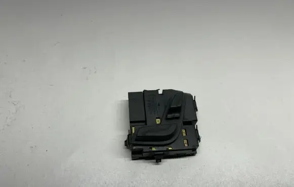 Mercedes-Benz CLS C218 X218 Seat control switch A2048701658