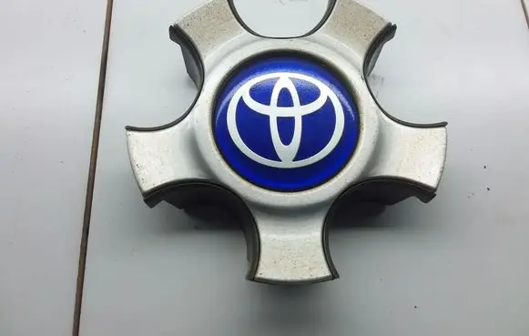 Toyota Avensis Verso Original wheel cap 