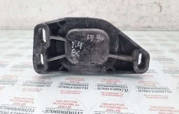 Audi A4 S4 B6 8E 8H Engine mounting bracket 8D0199335C