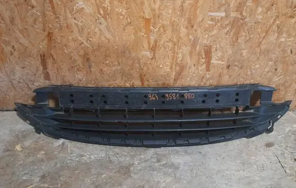 Peugeot 207 Front bumper lower grill 9649581880